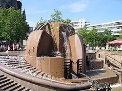 Weltkugelbrunnen („Wasserklops“) auf dem Breitscheidplatz