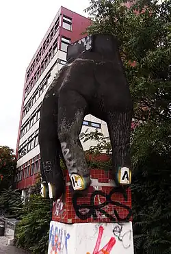 Joachim Schmettau: Hand mit Uhr (1975), Altonaer Straße&nbsp;25