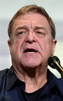 John Goodman spielt Bill Randa