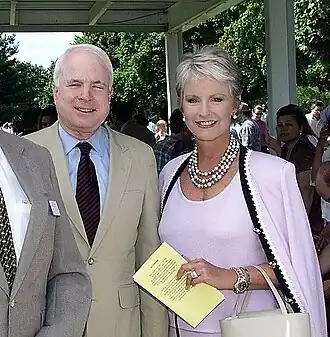 John und Cindy McCain (2001)