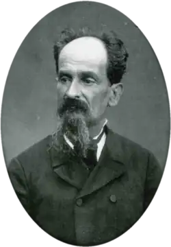 Porträtfoto in schwarzweiß von vorne ab oberen Brustkorb.