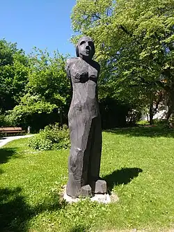 Lady in Black, Freising