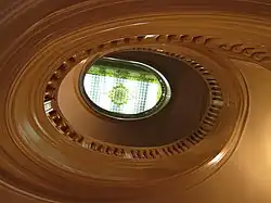 Treppenhaus mit Oberlicht aus Bleiglas