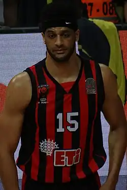Duncan 2018 im Trikot von Eskişehir Basket