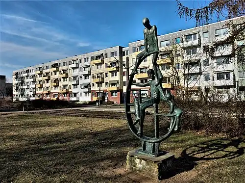 Jugend und Sport, Skulptur von August Martin Hoffmann