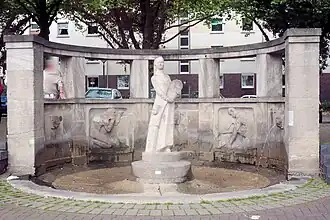 Jugendstilbrunnen von 1912 am Frohnhauser Platz