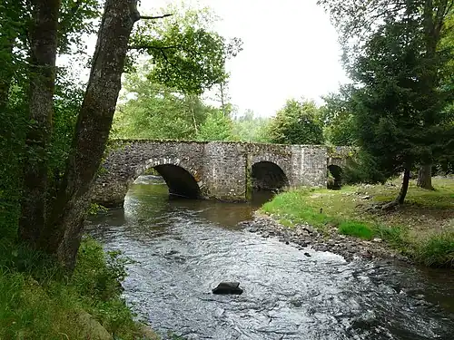 Pont de la Tour – Brücke über die Isle an der Grenze zu Le Chalard