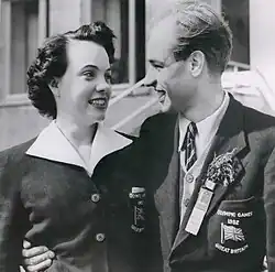 Bronzemedaillengewinnerin June&nbsp;Foulds im Jahr 1952 mit ihrem späteren Mann, dem britischen Fechter Raymond&nbsp;Paul