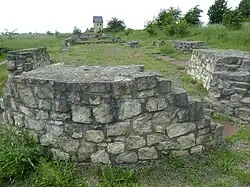 Fundamente der ehemaligen Pfalzkapelle, Blick von der Apsis nach Westen (2024)