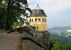 Festungsmauer auf der Ostseite mit der Friedrichsburg