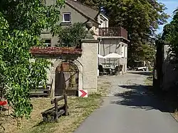 Denkmalgeschützter Hofeingang, Elbaue 2