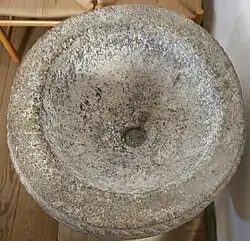 Taufbecken mit Abflussloch