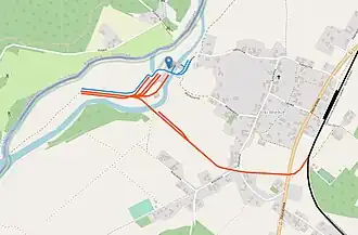 Nach 1928 gab es ein Normalspur-Anschlussgleis (orange) und einen Betriebsbahnhof