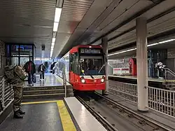 Wagen 5106 als Linie 19 Richtung Klettenberg am Hochbahnsteig Hansaring