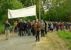 Einweihung des Gedenk- und Informationsortes durch einen Schweigemarsch auf dem neuen Rundweg, 2025