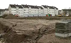 Blick von Norden auf das Gelände mit den Fundamentresten nach Beginn der Bauarbeiten für ein Einkaufszentrum, 2017