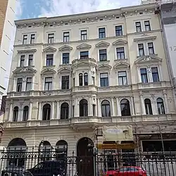 Wohn- und Geschäftshaus