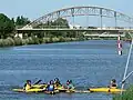 Vereinsmitglieder beim Kanupolo auf dem Mittellandkanal