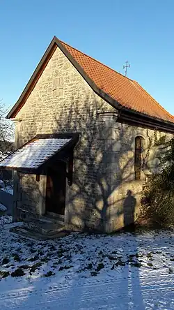 Hofkapelle von 1864 mit seitlich angebauter Lourdesgrotte