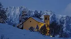 Kapelle auf dem Biel (Zeneggen), im Hintergrund das Lötschentaler Breithorn