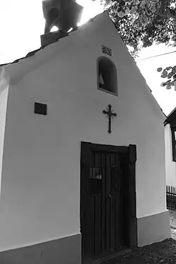 Türportal mit Kreuz und Inschrift „1806“