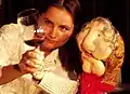Im Vino her i was:&nbsp;*) Puppe Mizzi Tschida verkostet Wein (2006).