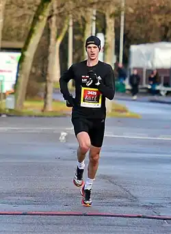 Junghannß läuft den Halbmarathon beim Nikolauslauf Tübingen (2021)