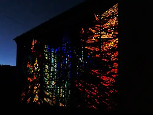 Südfassade „Erlösung“ bei Nacht