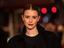 Oberkörperportrait Katharina Stark