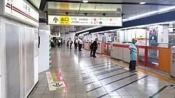 Keiō-Tunnelbahnhof in Shinjuku