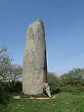 Menhir von Kerloas bei Plouarzel (Finistère), aus West