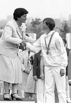 Päivi Aaltonen (rechts) mit Ketewan Lossaberidse bei den Olympischen Spielen 1980.