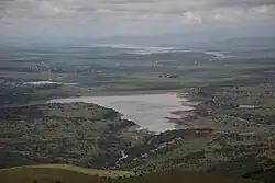 Kilburn-Talsperre und im Hintergrund die Woodstock-Talsperre