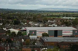 Das Kingsholm Stadium vom Turm der Kathedrale von Gloucester aus fotografiert (2010)