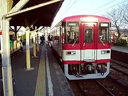 Gleis 2 kurz vor der Stilllegung der Mikawa-Linie (Februar 2004)