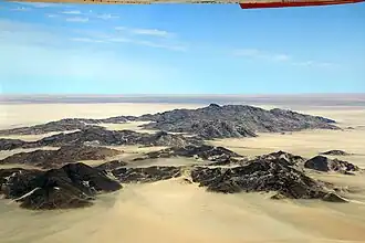 Der Kirchberg in der Wüste Namib Blick Richtung Nordwesten Links im Hintergrund die Koichab-Depression