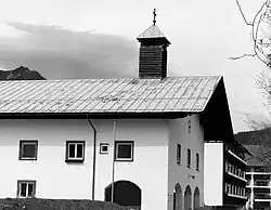 Insula-Kirche: links Seitenansicht, rechts Frontansicht