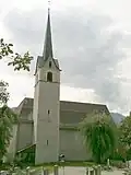 Kirche vom Friedhof aus gesehen