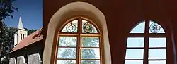 Die Kirche Lipaiķi mit Glasmalereien Ziemeļciems und Kalējciems.[49]