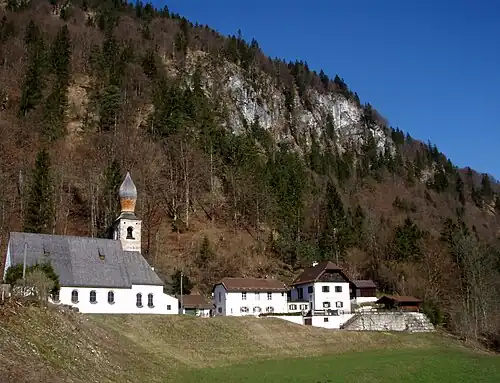 Ansicht mit benachbarten Gebäuden