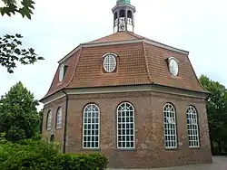 Die barocke Kirche am Markt (Hamburg-Niendorf)