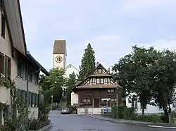 Kirche und Dorfplatz, August 2008