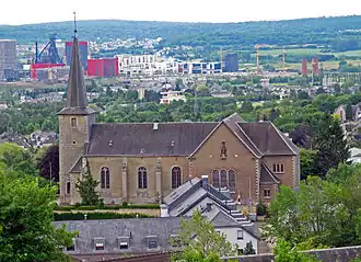 Die Kirche von Zolwer vom Zolwerknapp aus gesehen