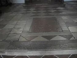 Altarstufe Seitenaltar, Kaiserstein