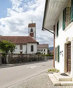 Kirche und ehemaliges Schulhaus