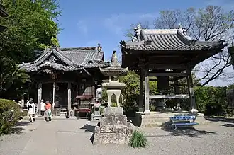 Daishidō und Glockenturm