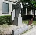 Skulptur des Bildhauers Klaus Behr an der Clemensstraße 48