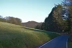 Klauserkopf, gesehen vom östlichen Ortsausgang Ripperterhof