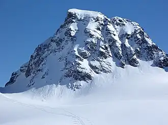 Kleiner Piz Buin von Norden, vom Ochsentaler Gletscher. Die Buinlücke ist ganz links.