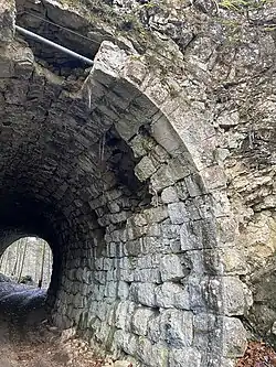 Verfall der Tunnelwand, 2025